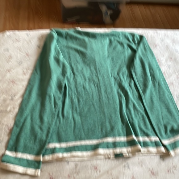 Green sweater - Picture 3 of 4